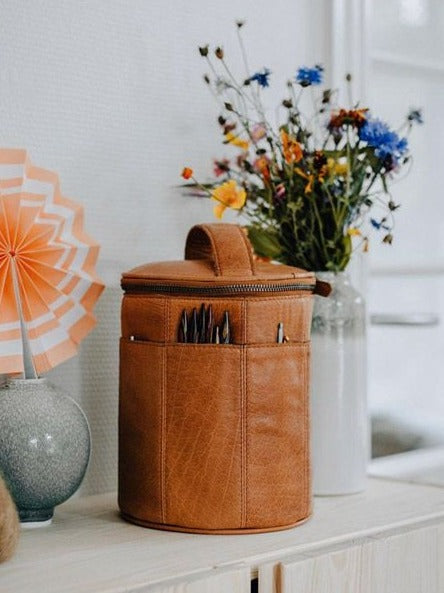 Muud living - Our beautiful Shadow leather bag and Helsinki leather cube ➿  How do you use your muud bags? Thanks for the cool picture @knittingeypril  📸